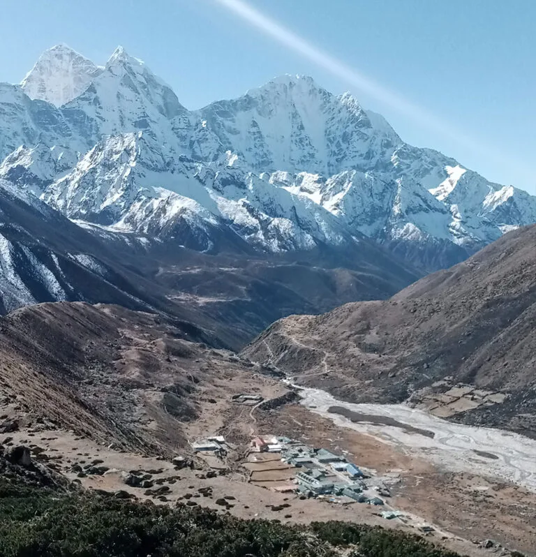 mountain-view-near-dingboche-everest-region