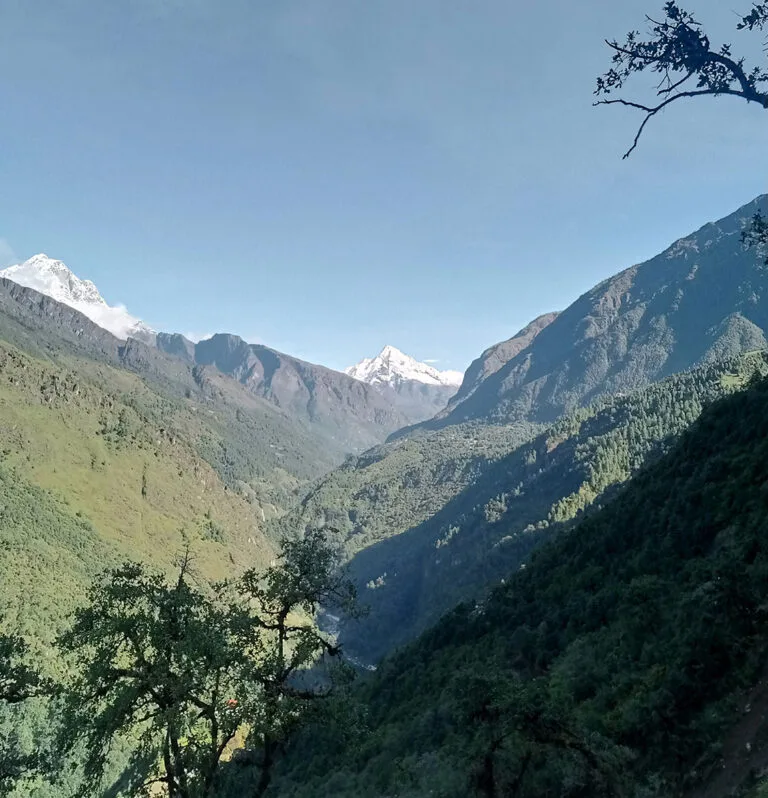 Trail on the way to Lukla airport