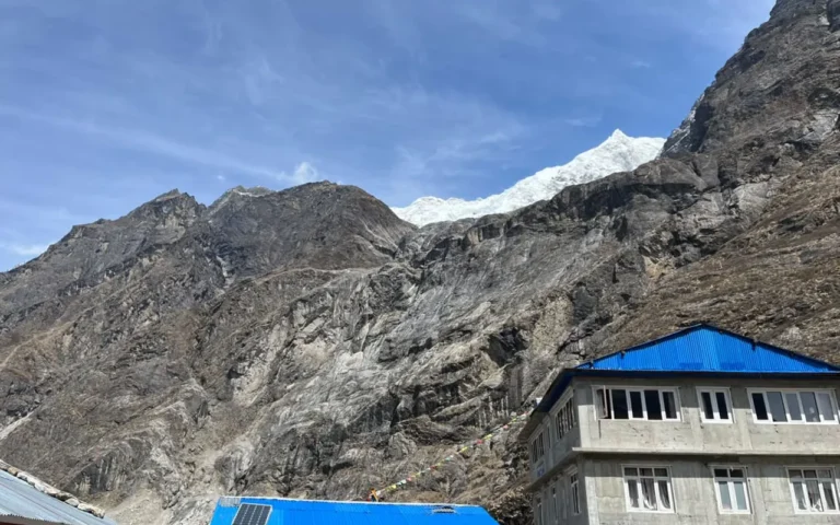 Peak To and Guesthouse of Kyangin Village Langtang