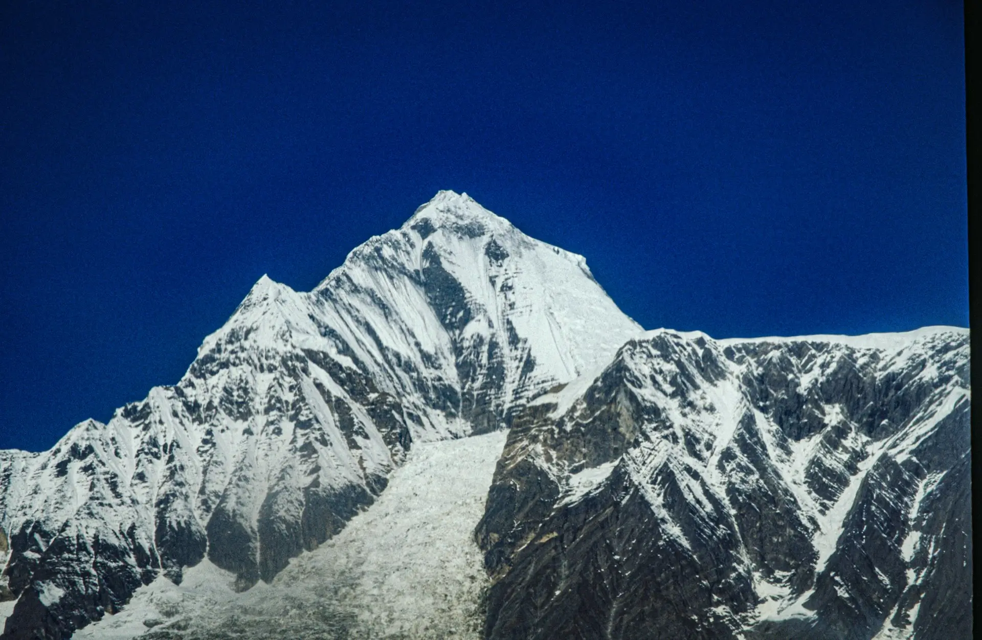 Dhalulagiri circuit trek Peak